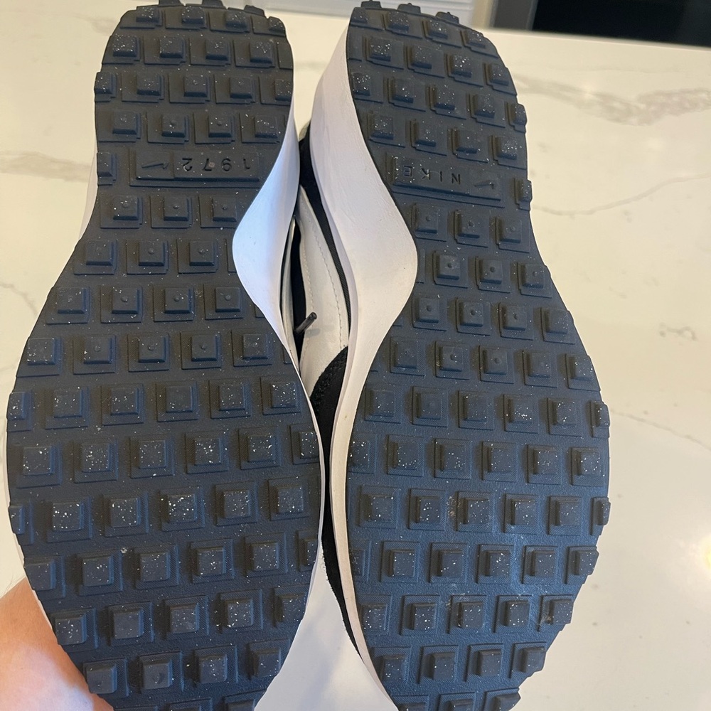 NIKE ATHLETIC SHOES 8.5 - Picture 5 of 6